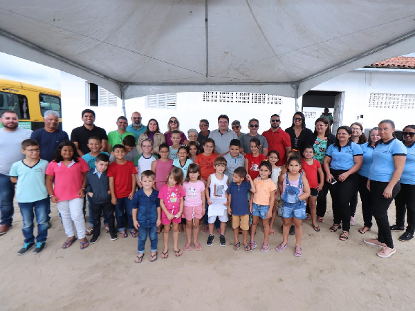 Prefeito Geraldo Moura Ramos assinou Ordens de Serviço para Construção de Ginásio, Reforma e Ampliação de Escola